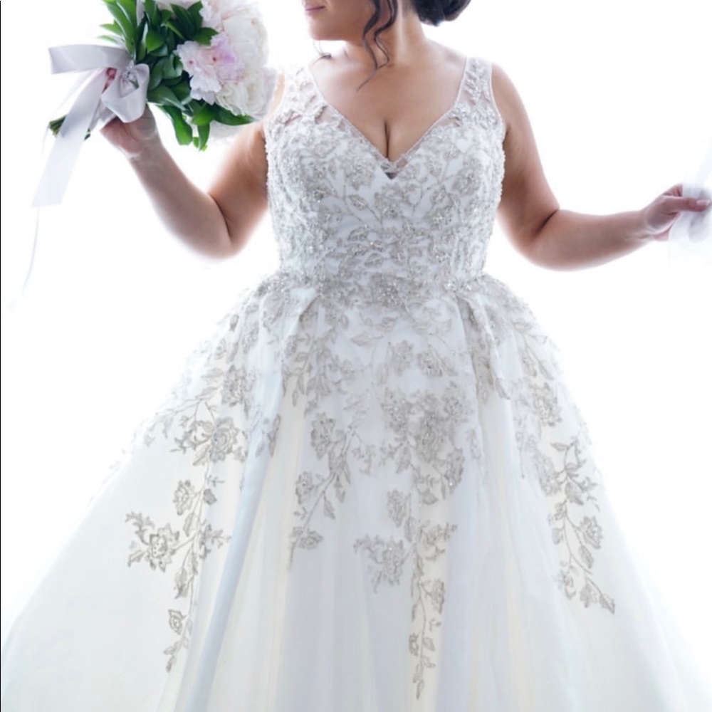 Essence of Australia D2499 Wedding Dress